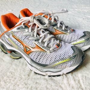 Mizuno Wave Creation 10